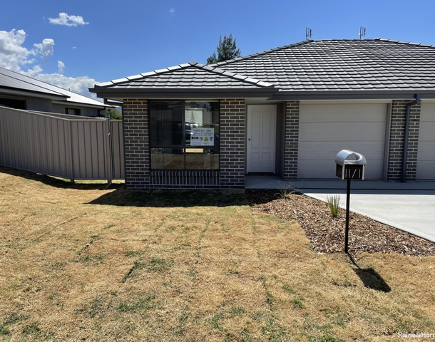1/11 Mustang Close, Hillvue NSW 2340