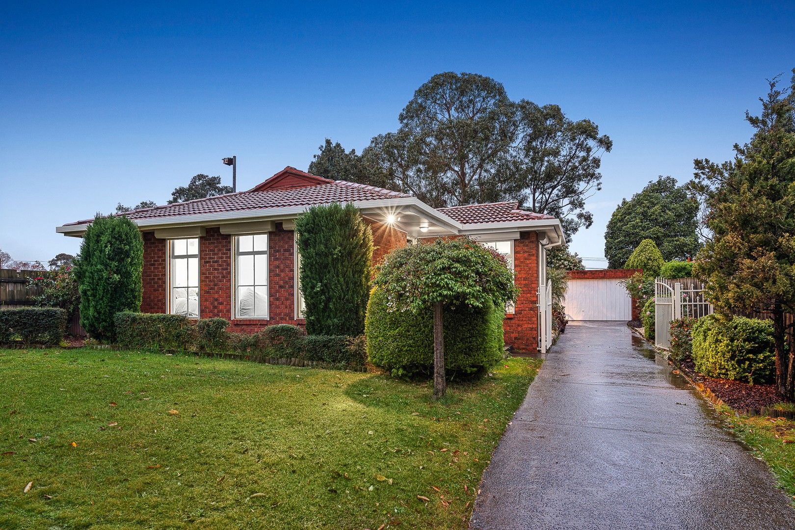 35 Chartwell Drive, Wantirna VIC 3152, Image 0