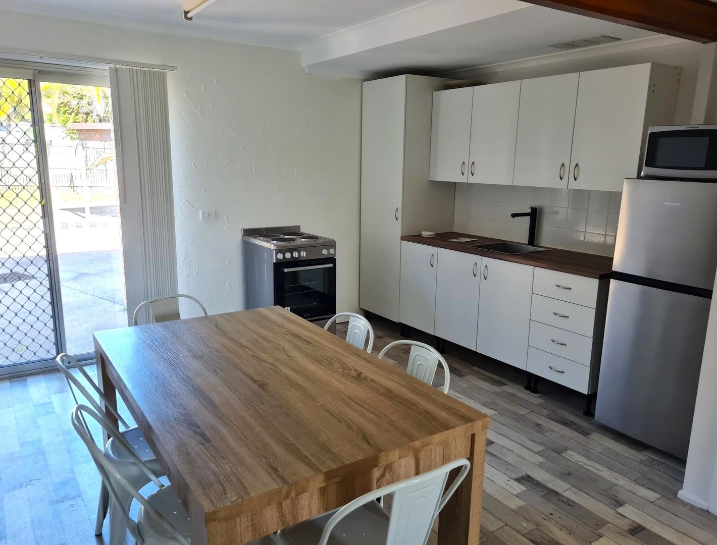 2 bedrooms Townhouse in 1/6-8 Beach Rd PIALBA QLD, 4655
