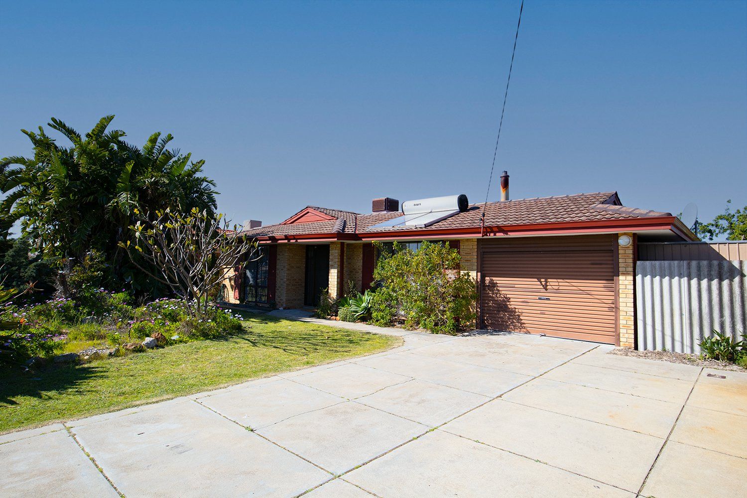 4 bedrooms House in 7 Newlyn Road WILLETTON WA, 6155