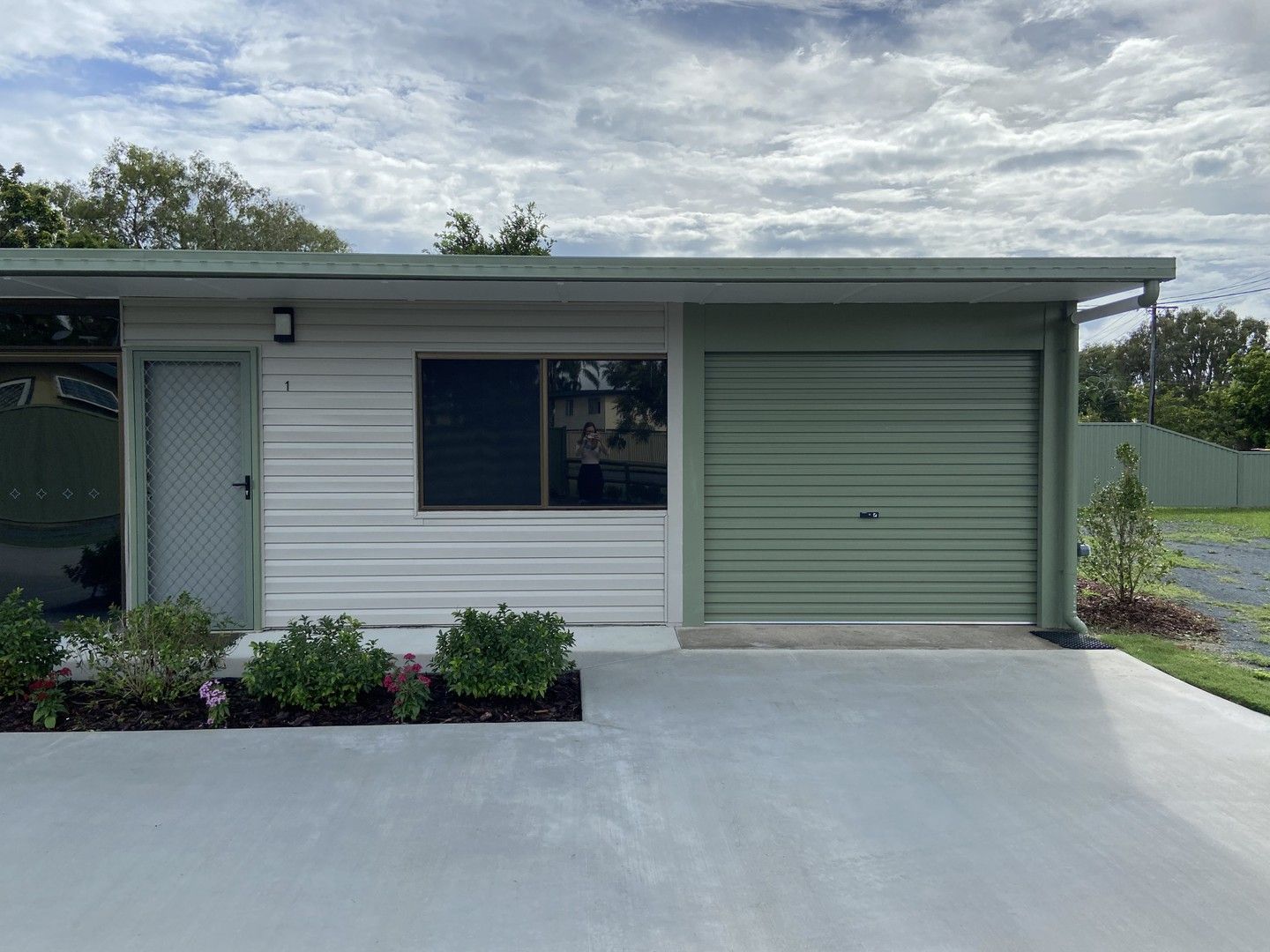 2 bedrooms Apartment / Unit / Flat in 1/3 Skylark Street SLADE POINT QLD, 4740