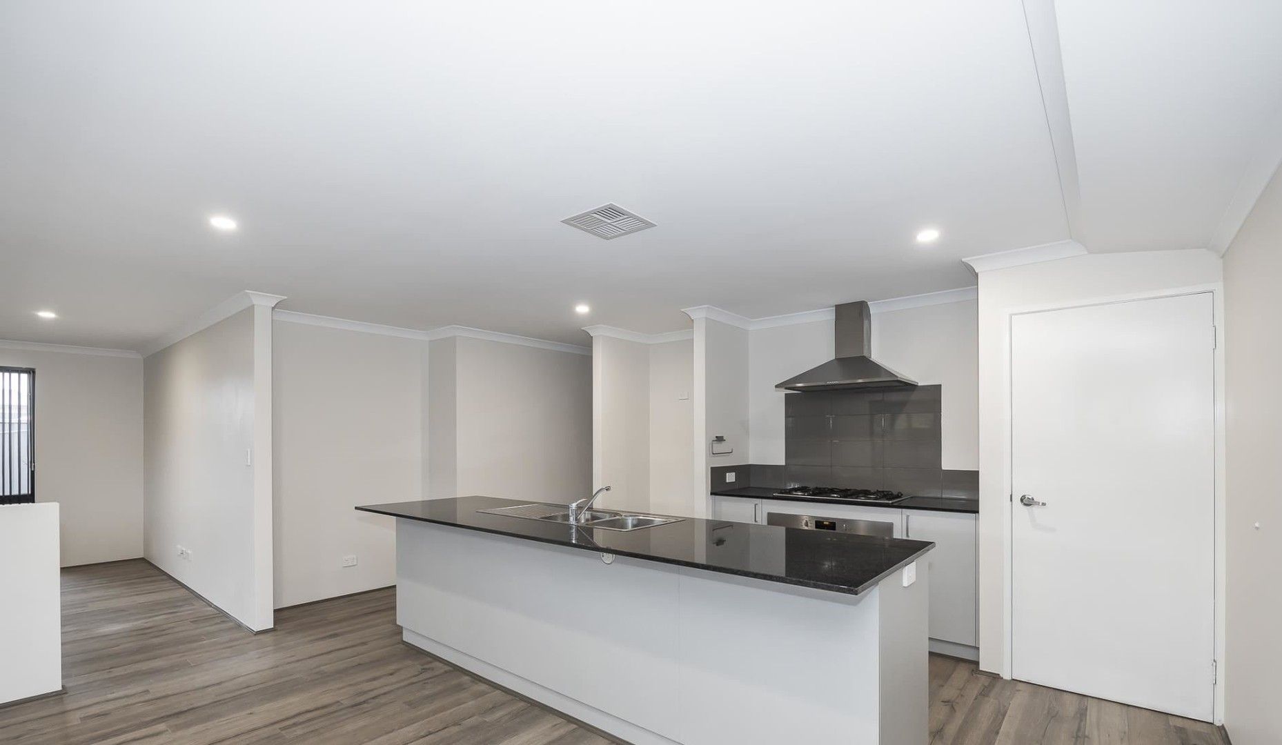 5 bedrooms House in 16 Nightcap Chase YANCHEP WA, 6035