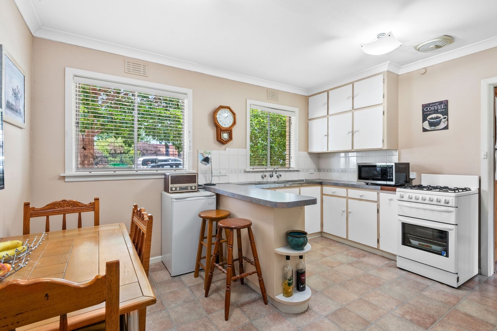 1/2-4 Murphy Avenue, Herne Hill VIC 3218, Image 2