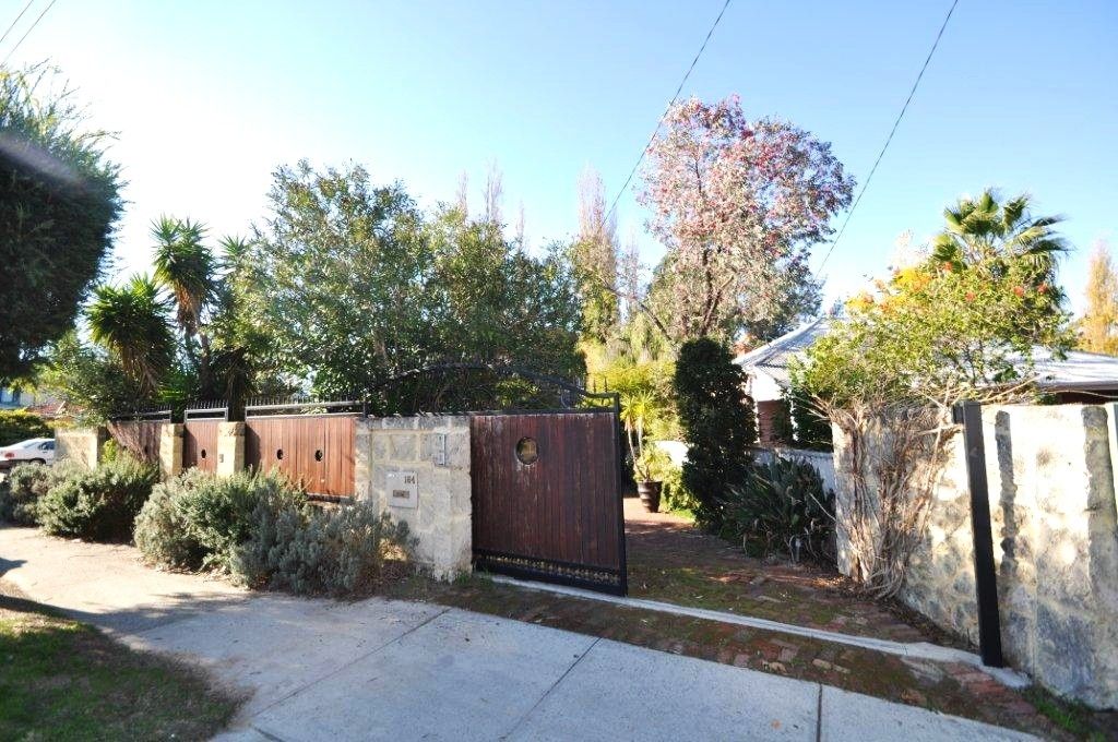 2 bedrooms House in 2/164 Peninsula Road MAYLANDS WA, 6051