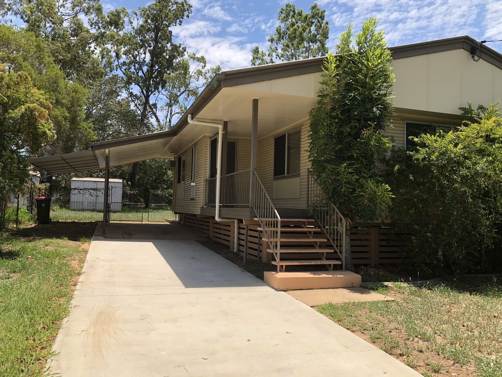 3 bedrooms House in 20 Lawson Drive MORANBAH QLD, 4744