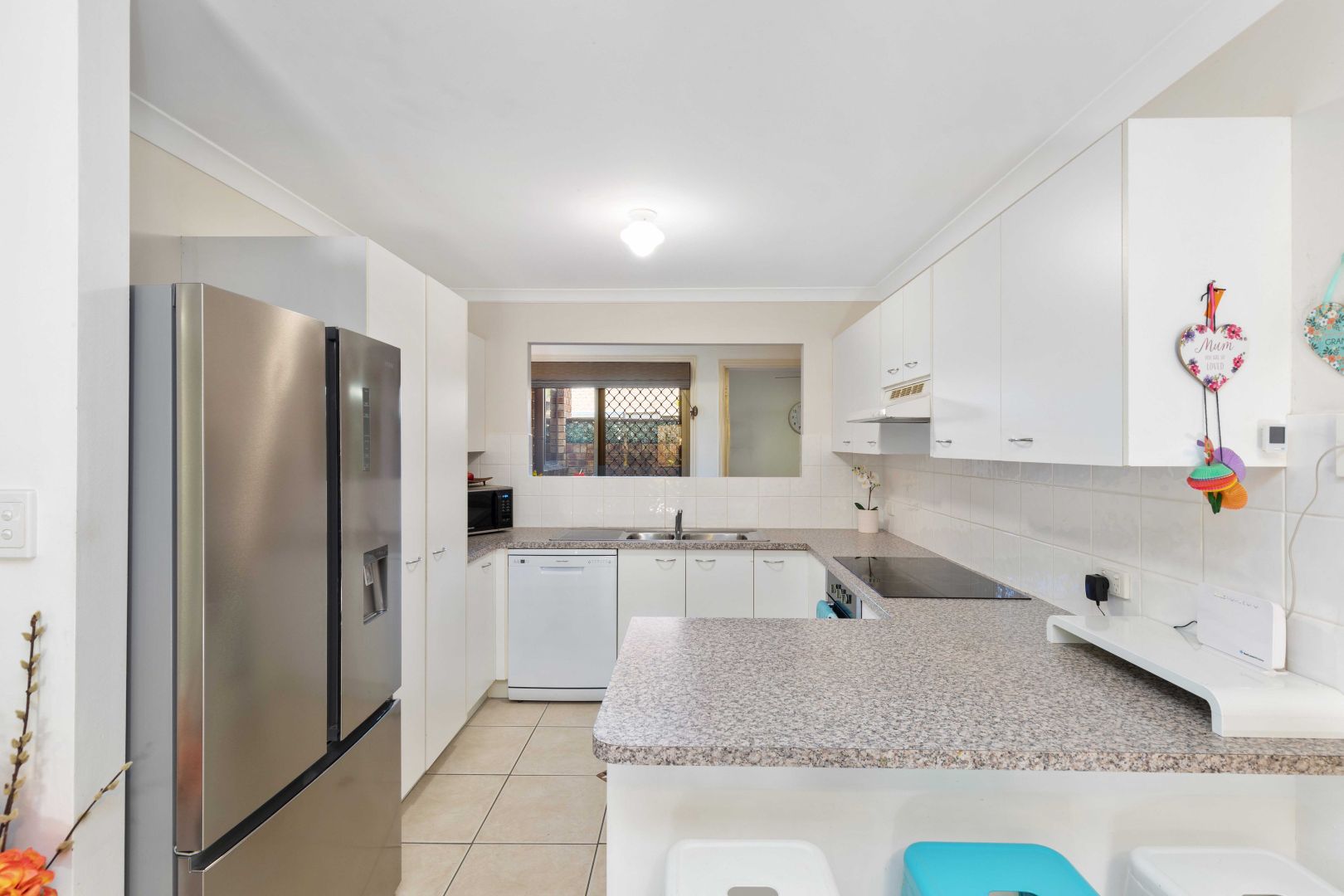 31 Lakeshore Place, Little Mountain QLD 4551, Image 2