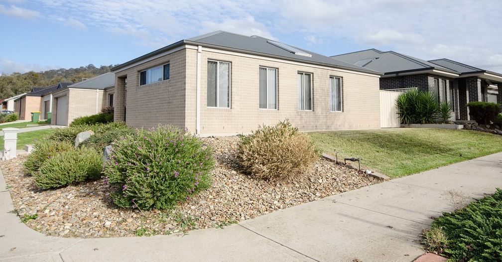 43 Victoria Cross Parade Wodonga Vic 3690 House For Rent 415 Domain