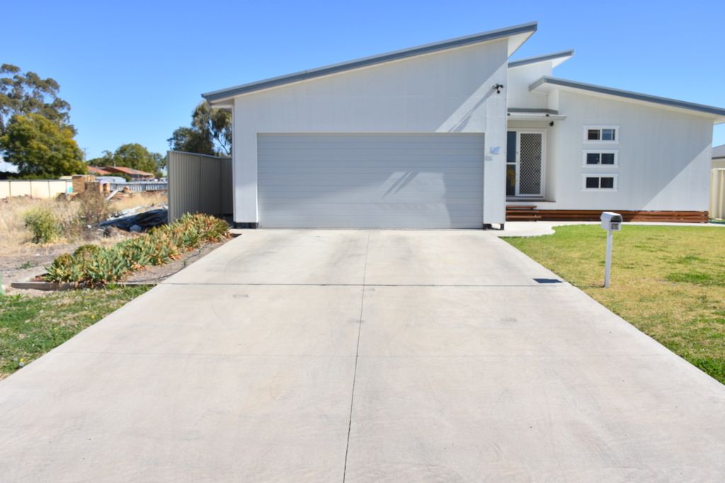 33 Bohenia Crescent, Moree NSW 2400, Image 1