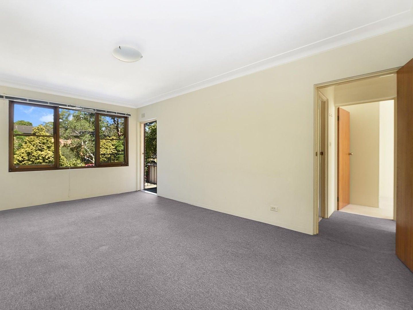 2 bedrooms Apartment / Unit / Flat in 15/97 Burns Bay Road LANE COVE NSW, 2066