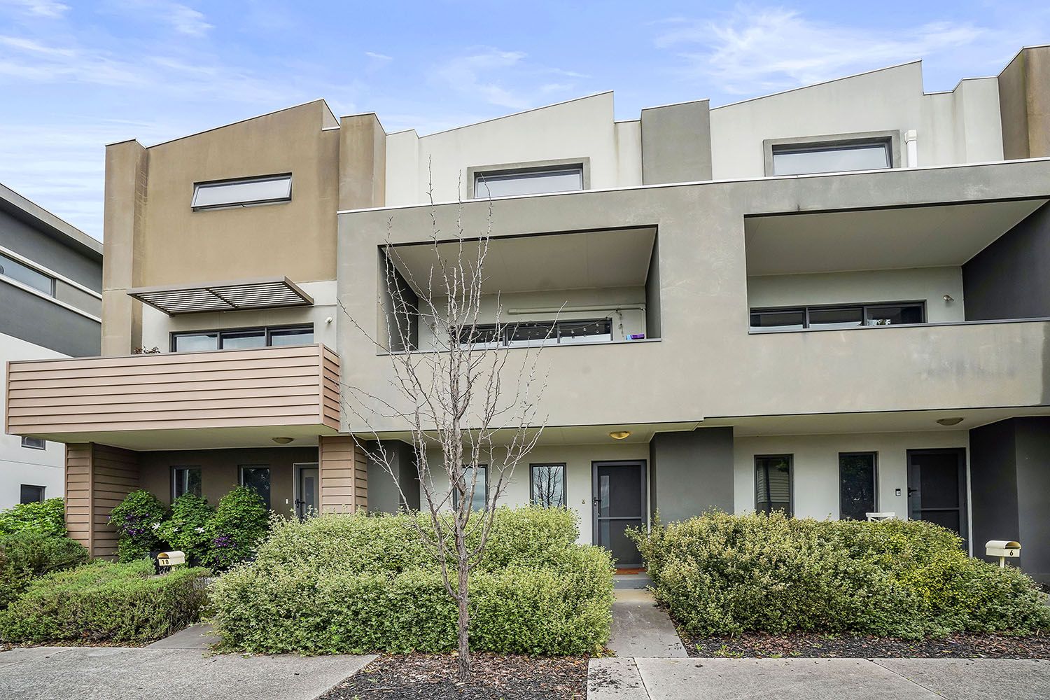 2 bedrooms Townhouse in 8 Heartlands Lane MERNDA VIC, 3754