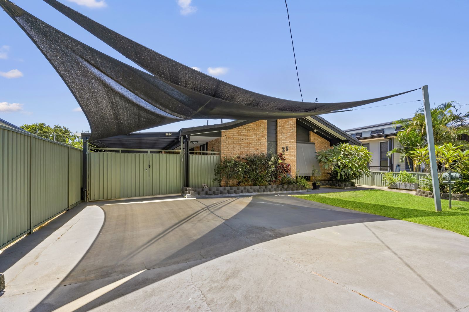 3 bedrooms House in 25 Tarni Street COOMBABAH QLD, 4216