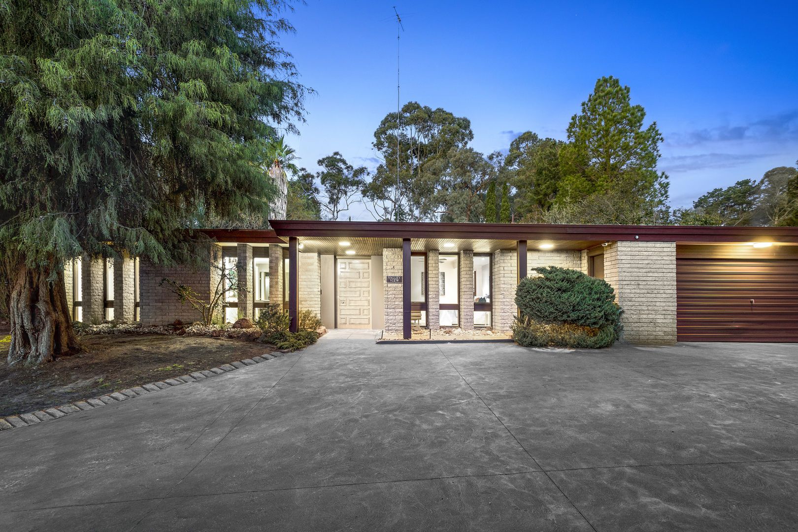 8 Tandarook Crescent, Donvale VIC 3111, Image 2