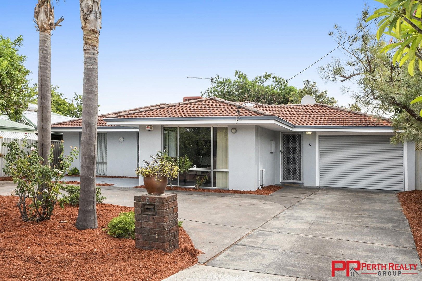 4 bedrooms House in 5 Hobley Place EDEN HILL WA, 6054