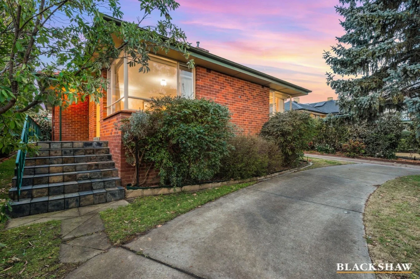16 Hopetoun Circuit, Deakin ACT 2600