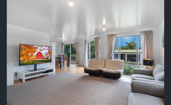 6 bedrooms House in 37 Casius Street WOODRIDGE QLD, 4114