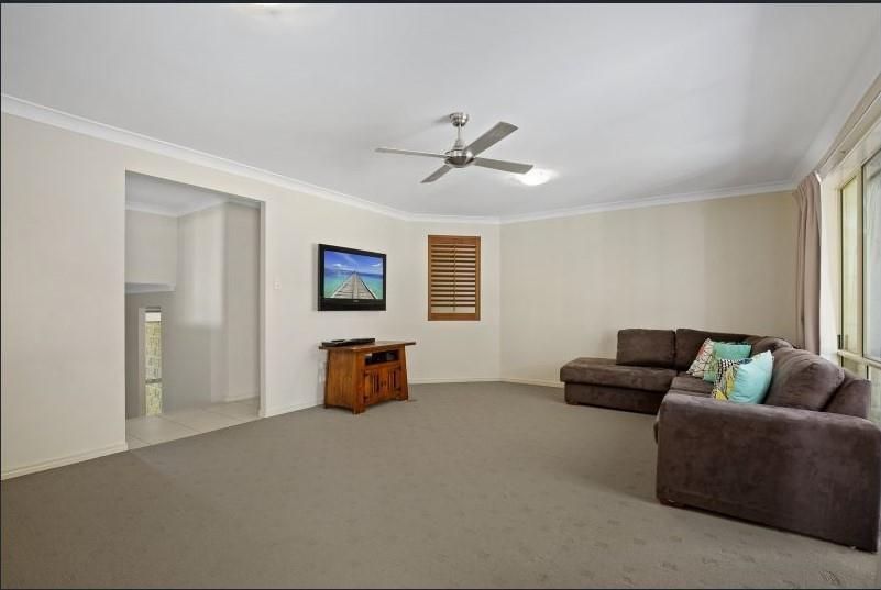 64 Hawkesbury Avenue, Pacific Pines QLD 4211, Image 2