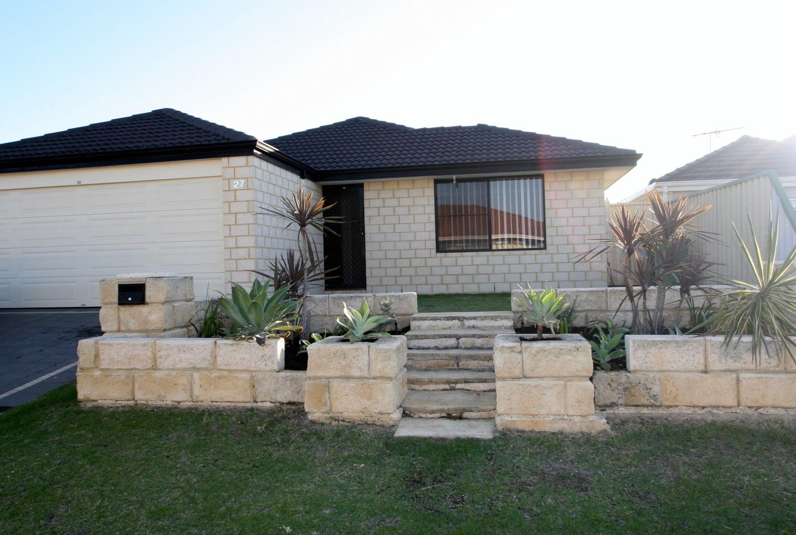 4 bedrooms House in 27 Minstrell Road BERTRAM WA, 6167