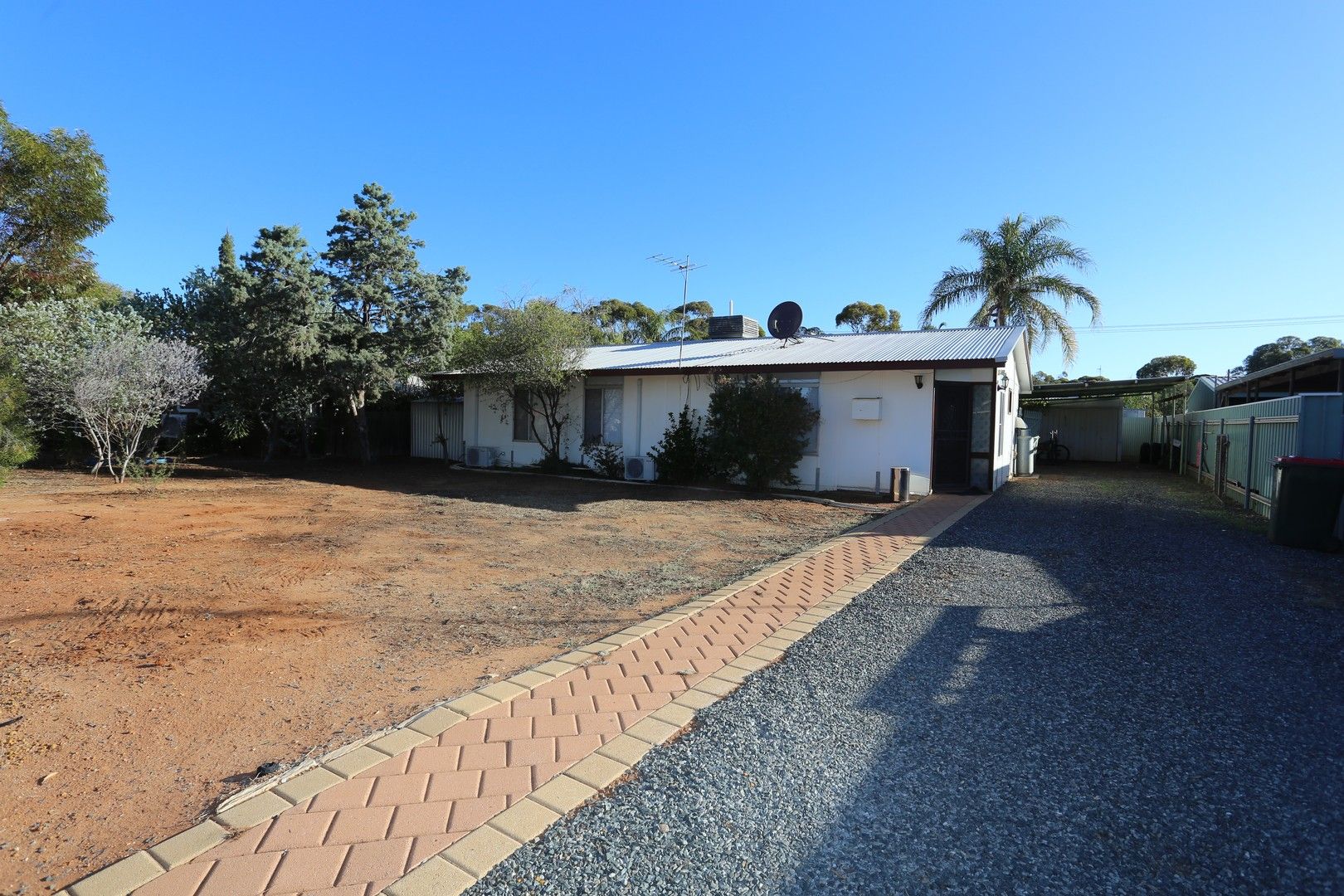 3 bedrooms House in 45 Sturt Pea Crescent KAMBALDA WEST WA, 6442