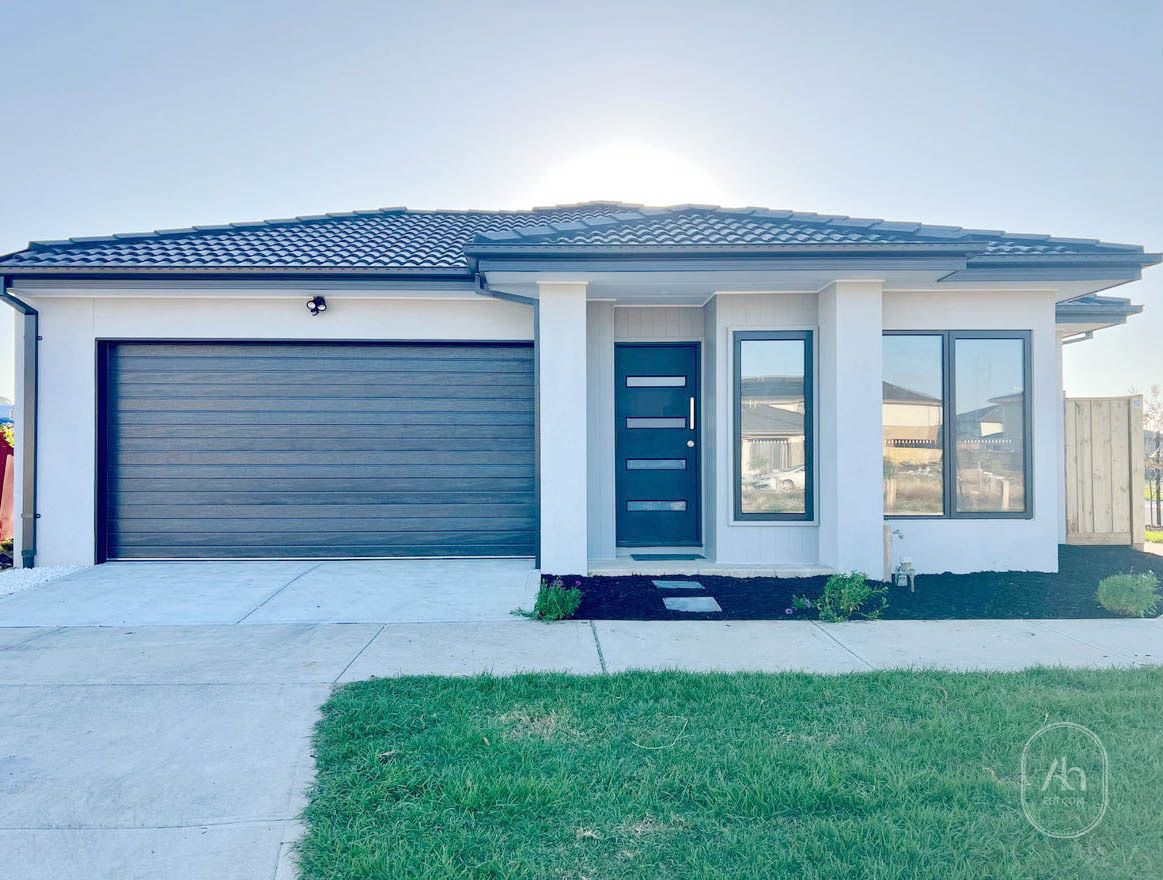 4 bedrooms House in 4 Avro Way BERWICK VIC, 3806
