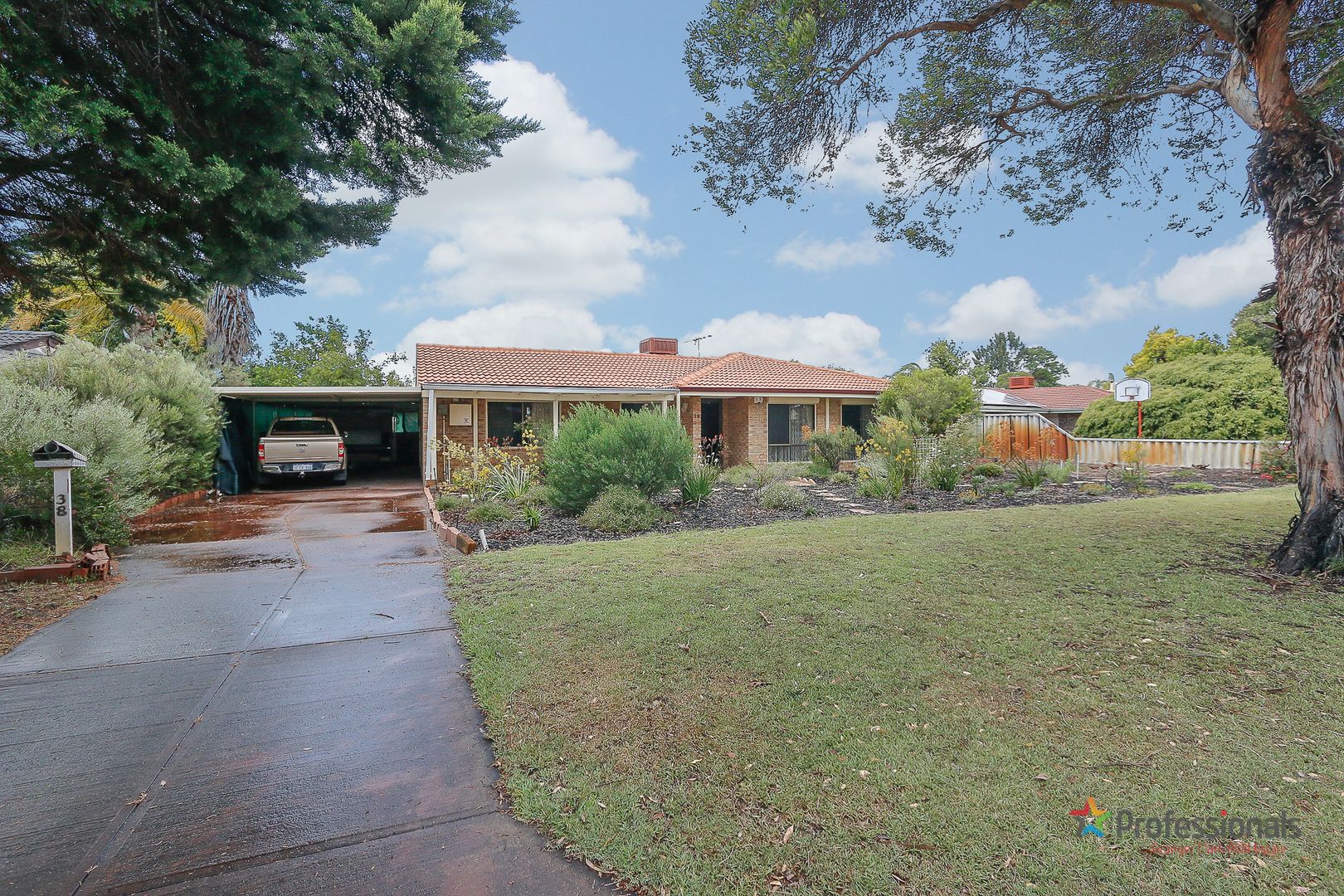 38 Kingfisher Avenue, Ballajura WA 6066, Image 2