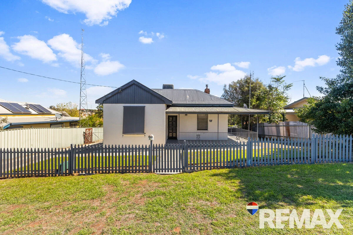 57 Commins Street, Junee NSW 2663