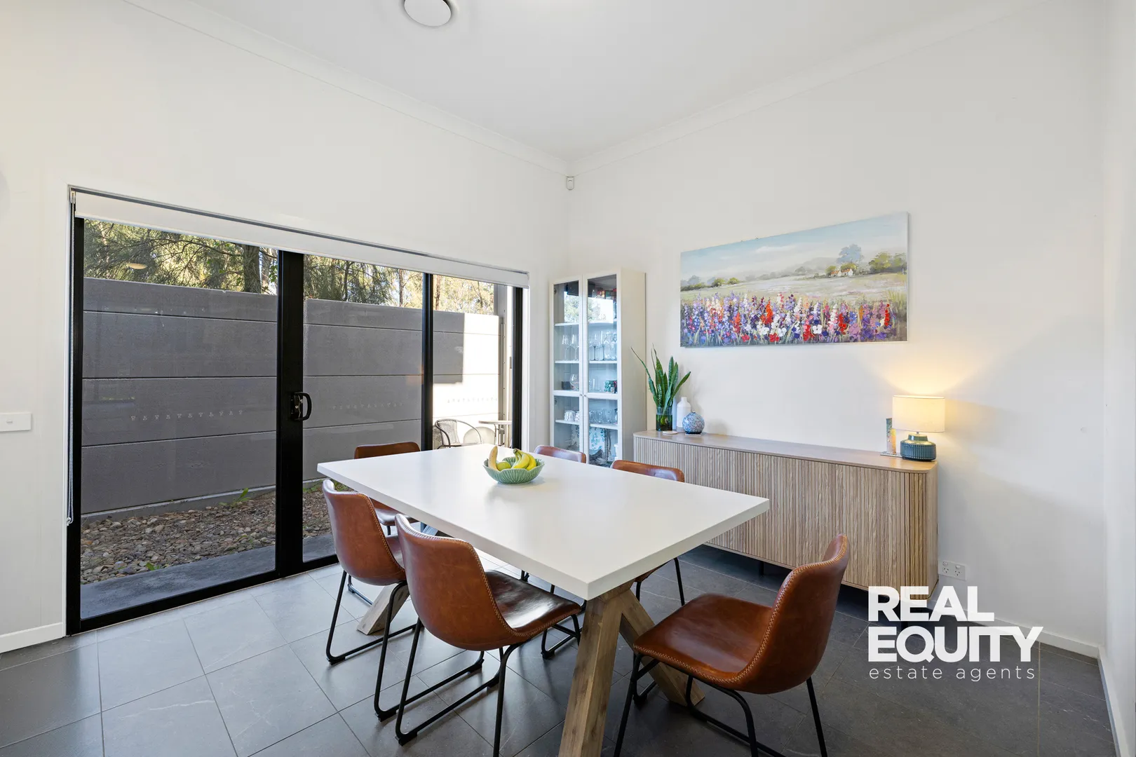 Contemporary Elegance & Low-Maintenance Family Appeal – pohled 4