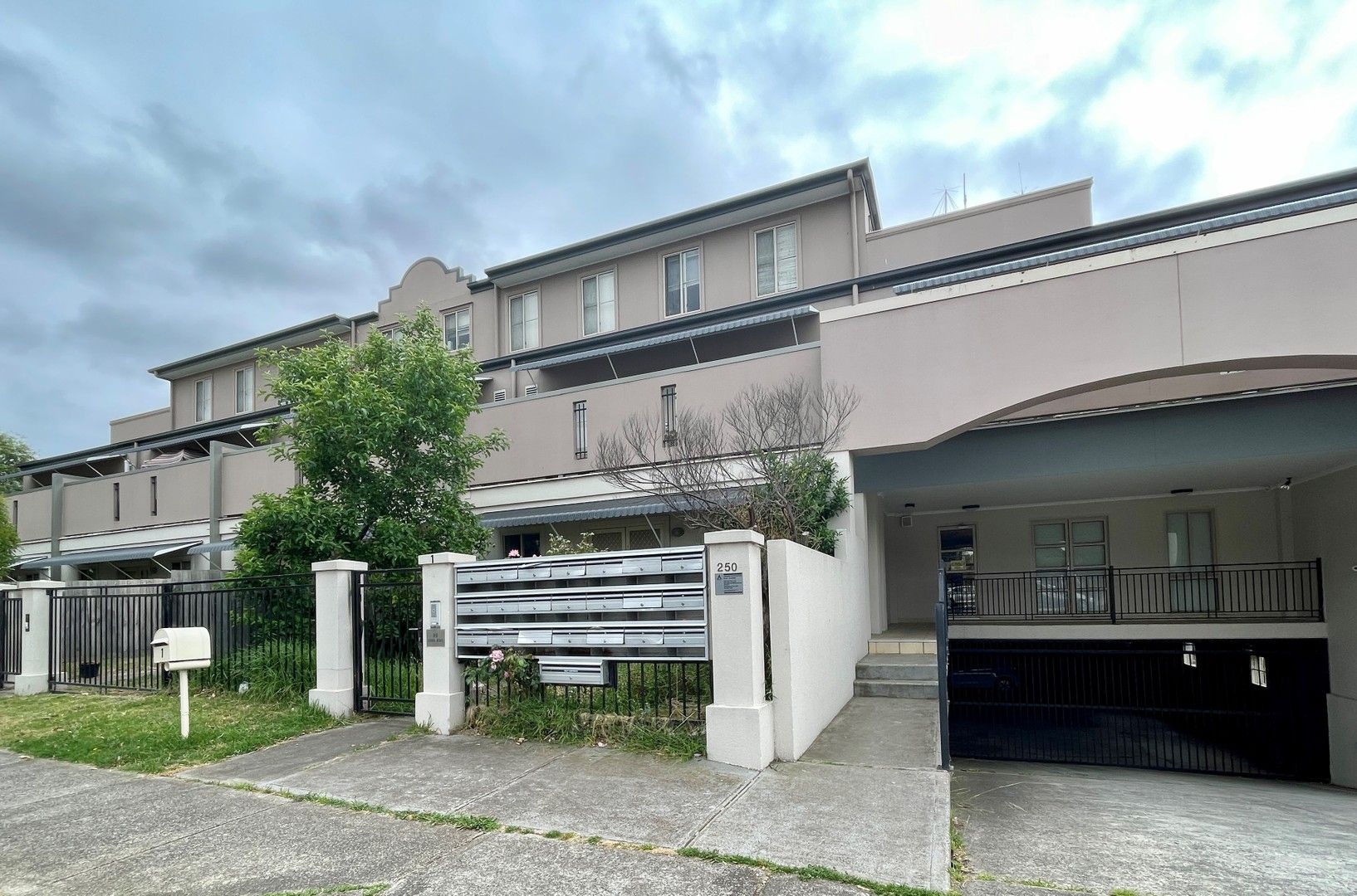 1 bedrooms Apartment / Unit / Flat in 20/250-254 Sunshine Avenue KEALBA VIC, 3021