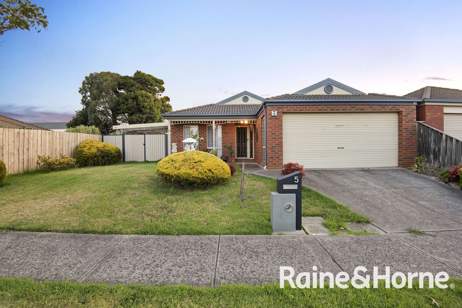 5 St Georges Road, Narre Warren South VIC 3805
