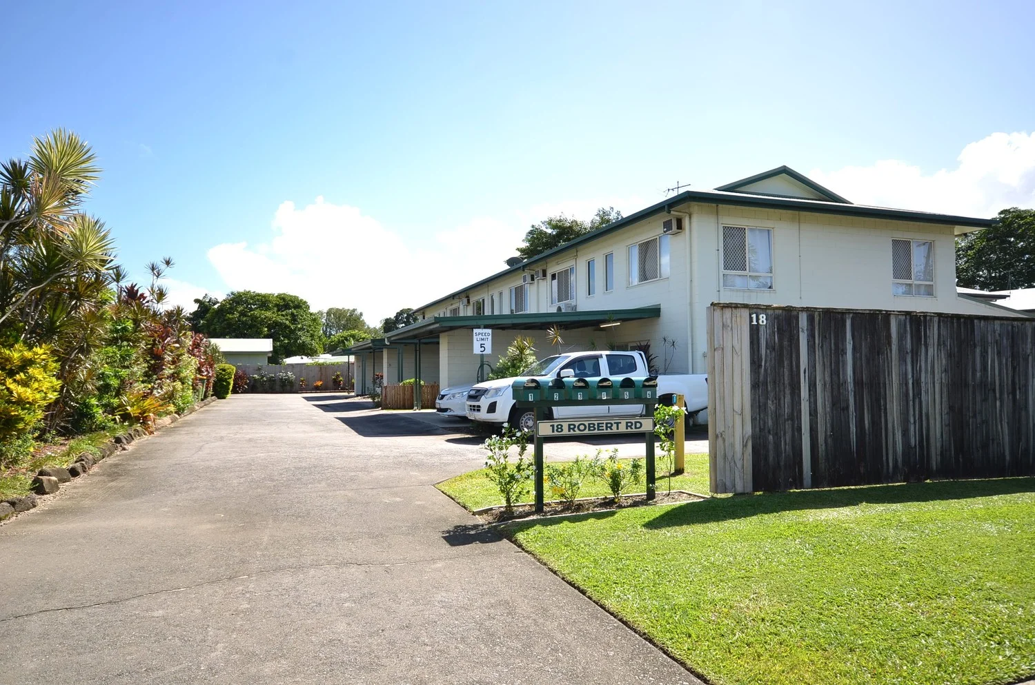 6/18 Robert Road, Bentley Park QLD 4869