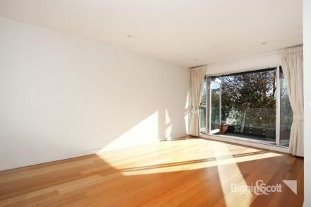 2 bedrooms Apartment / Unit / Flat in 202/334 Toorak Road SOUTH YARRA VIC, 3141
