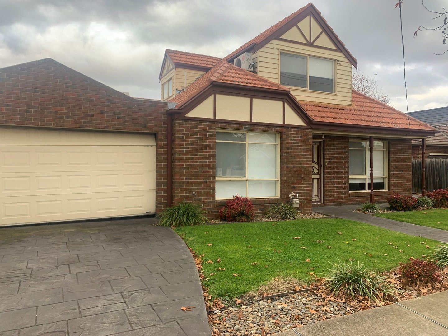 3 bedrooms Apartment / Unit / Flat in 1/142 Cooper Street ESSENDON VIC, 3040
