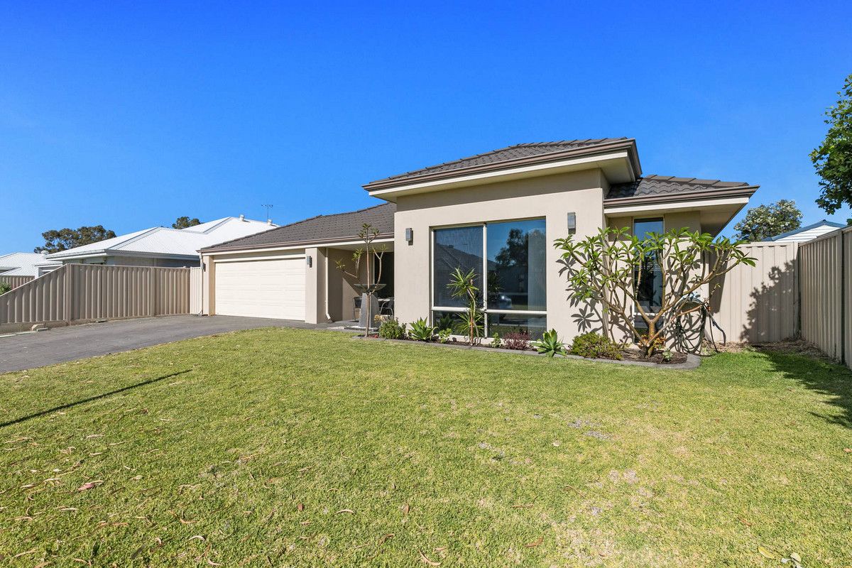 4 bedrooms House in 16 Plumeria Rise SINAGRA WA, 6065