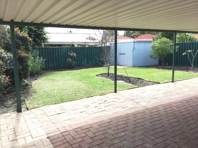 3 bedrooms House in 10 Canopy Court BANKSIA GROVE WA, 6031