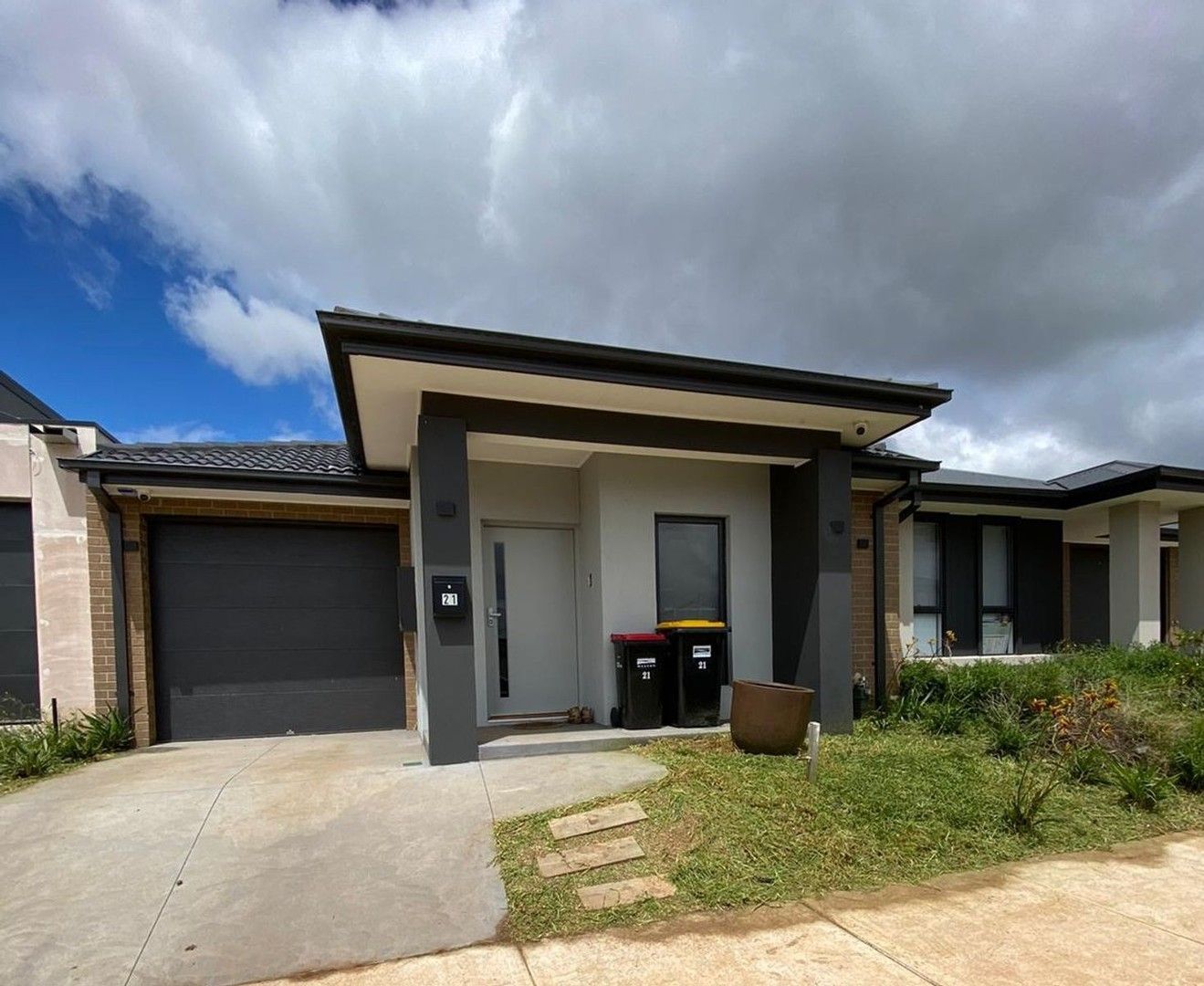 3 bedrooms House in 21 Homeage Avenue FRASER RISE VIC, 3336