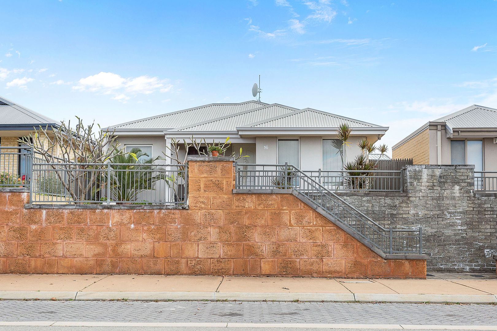 16 Brixton Crescent, Ellenbrook WA 6069