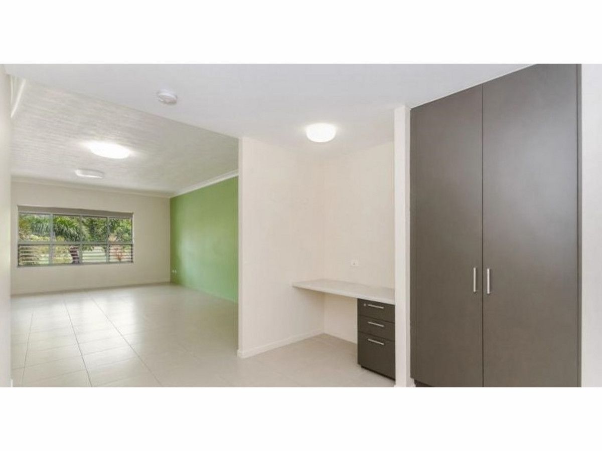 2/11 Crauford Street, West End QLD 4810, Image 2