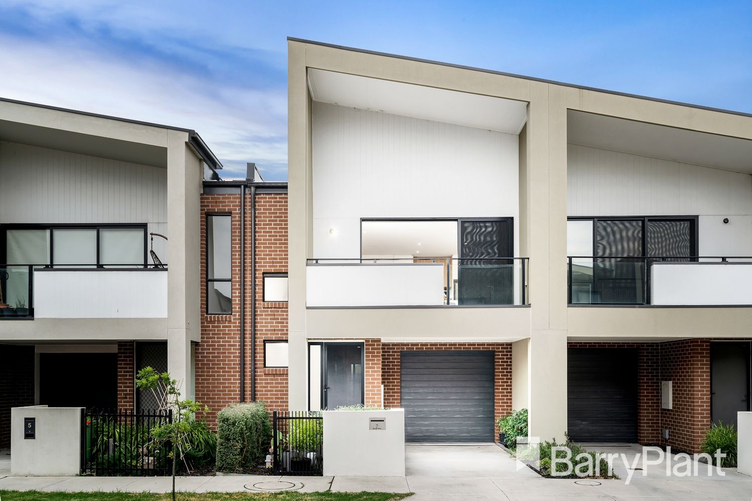 3 bedrooms Townhouse in 7 Hines Way BRAYBROOK VIC, 3019