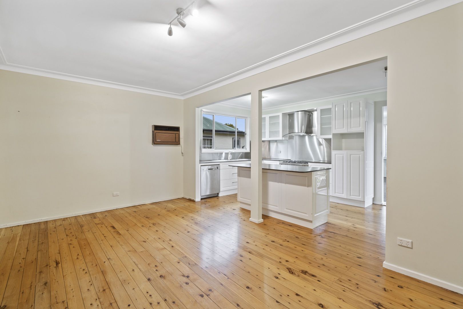 48 Pelican Street, Swansea NSW 2281, Image 2