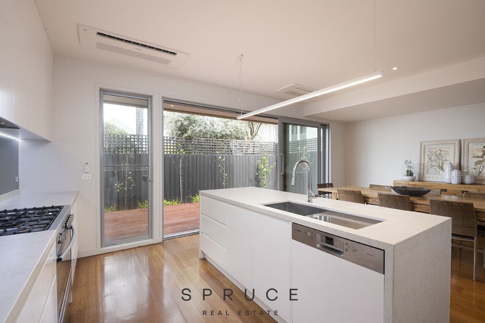 3 bedrooms House in 2/5 Walden Rd MENTONE VIC, 3194