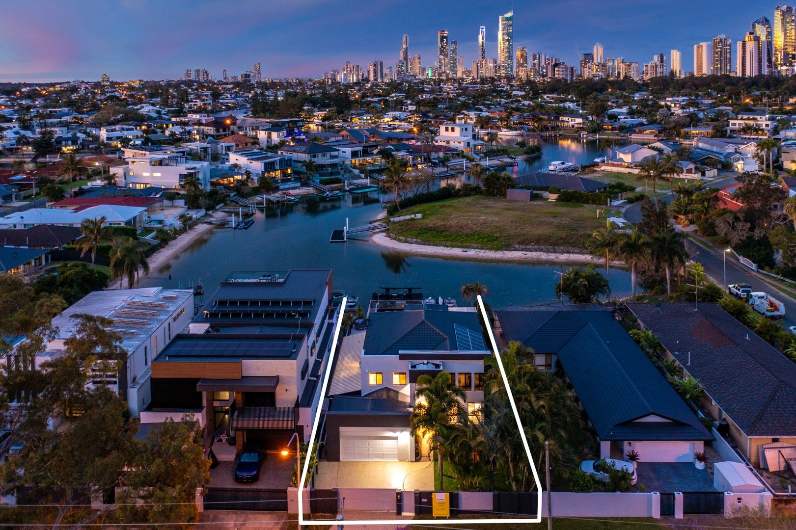 6 bedrooms House in 65 T E Peters Drive BROADBEACH WATERS QLD, 4218