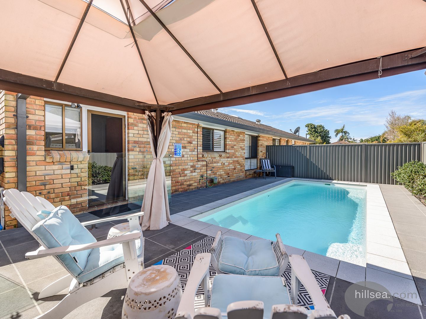 2/2 Warrie Close, Paradise Point QLD 4216, Image 1