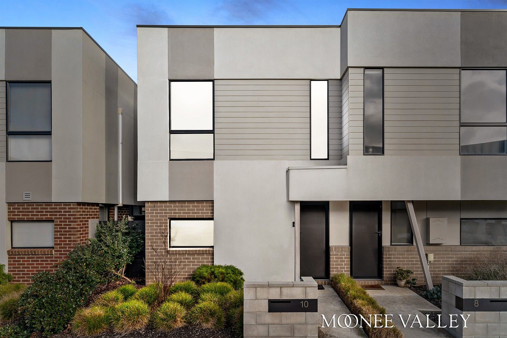 2 bedrooms Townhouse in 10 Aldea Crescent AVONDALE HEIGHTS VIC, 3034