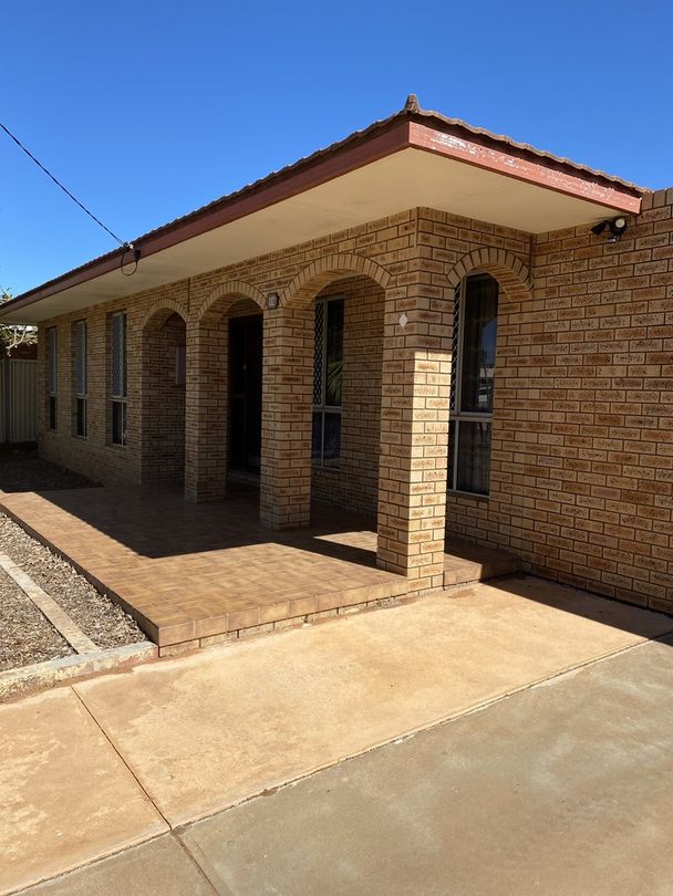 4 bedrooms House in 15 Willesee Street CARNARVON WA, 6701