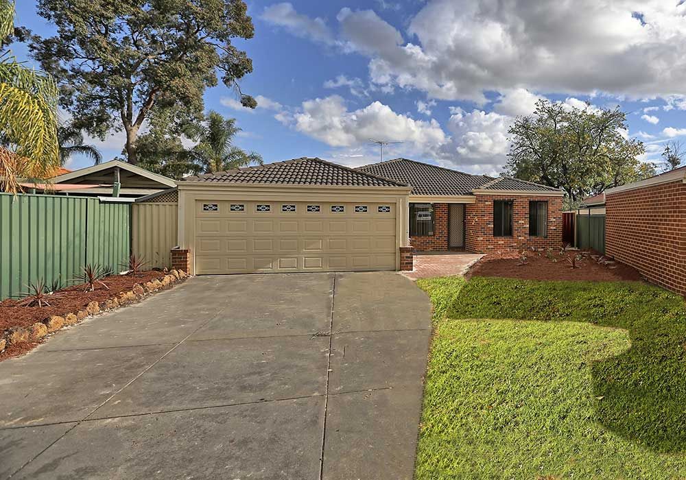 4 bedrooms House in 18 Helidor Place FORRESTFIELD WA, 6058