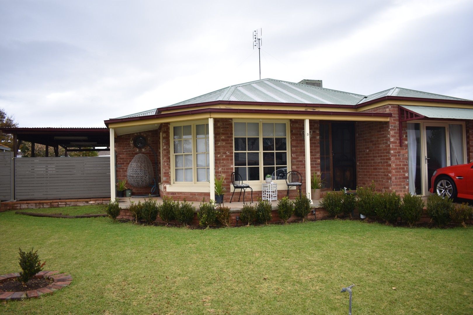 3 bedrooms House in 5 Christina Close PARKES NSW, 2870