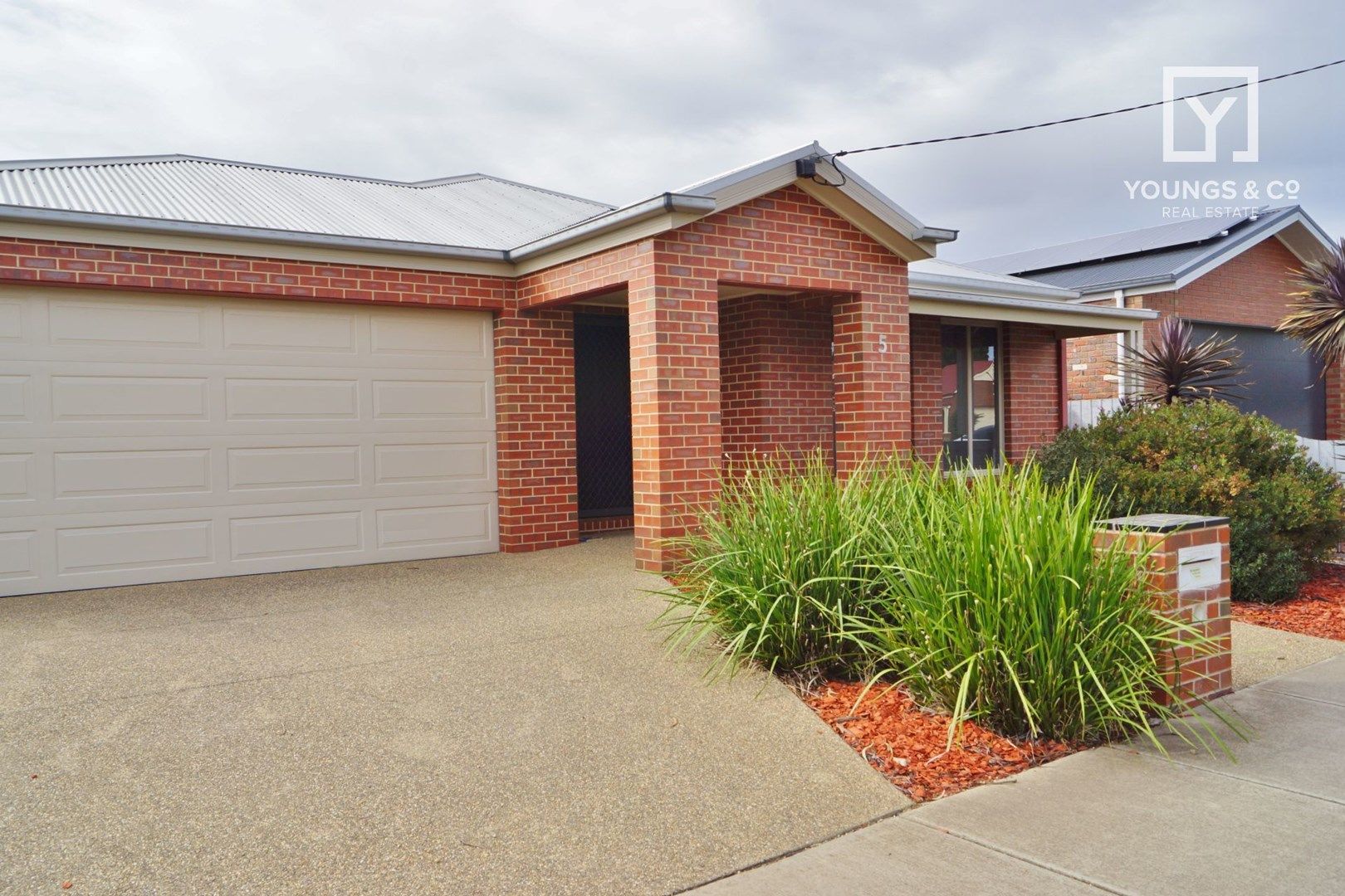 5 Elsie Jones Drive, Mooroopna Property History & Address Research