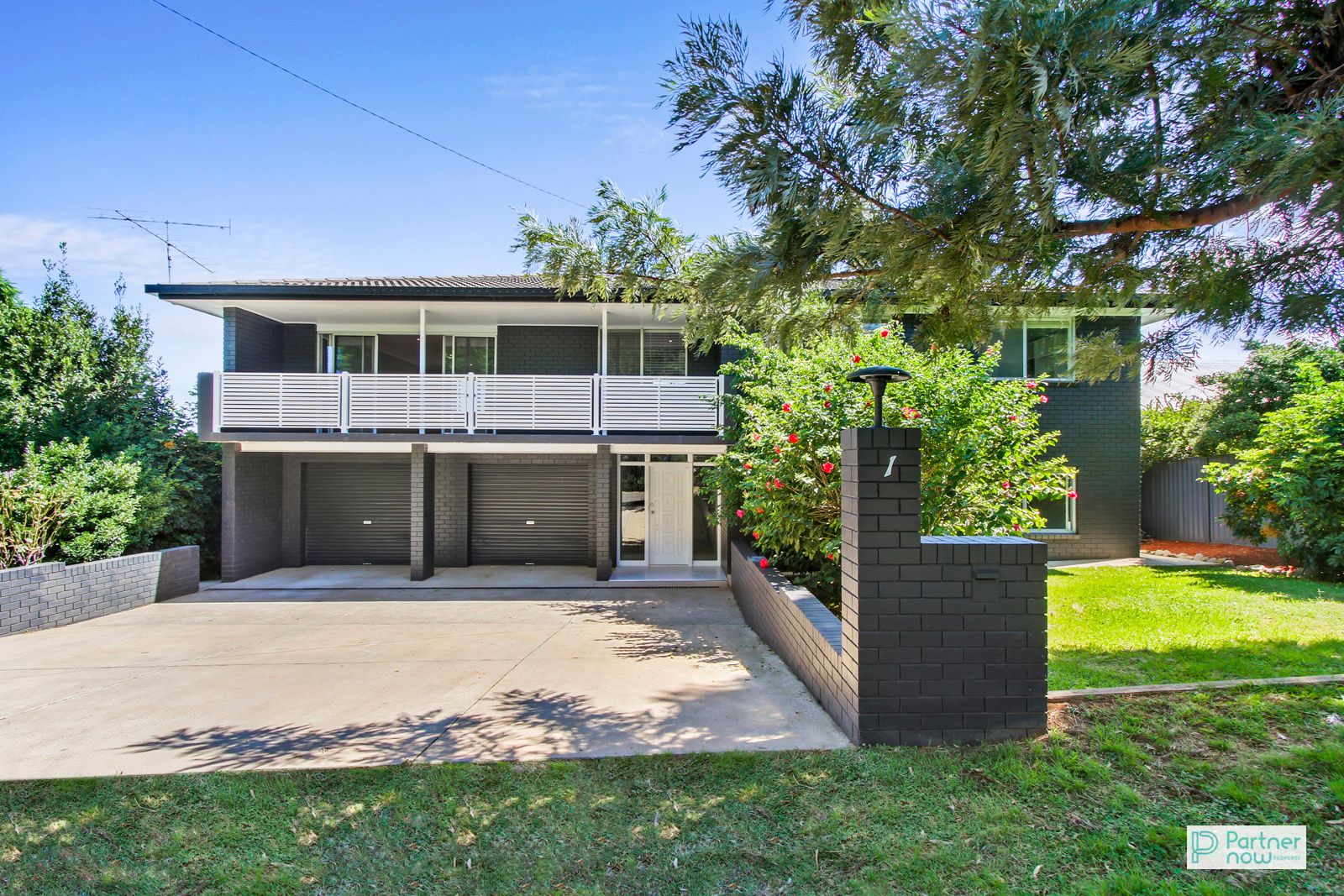 5 bedrooms House in 1 Hannaford Avenue TAMWORTH NSW, 2340