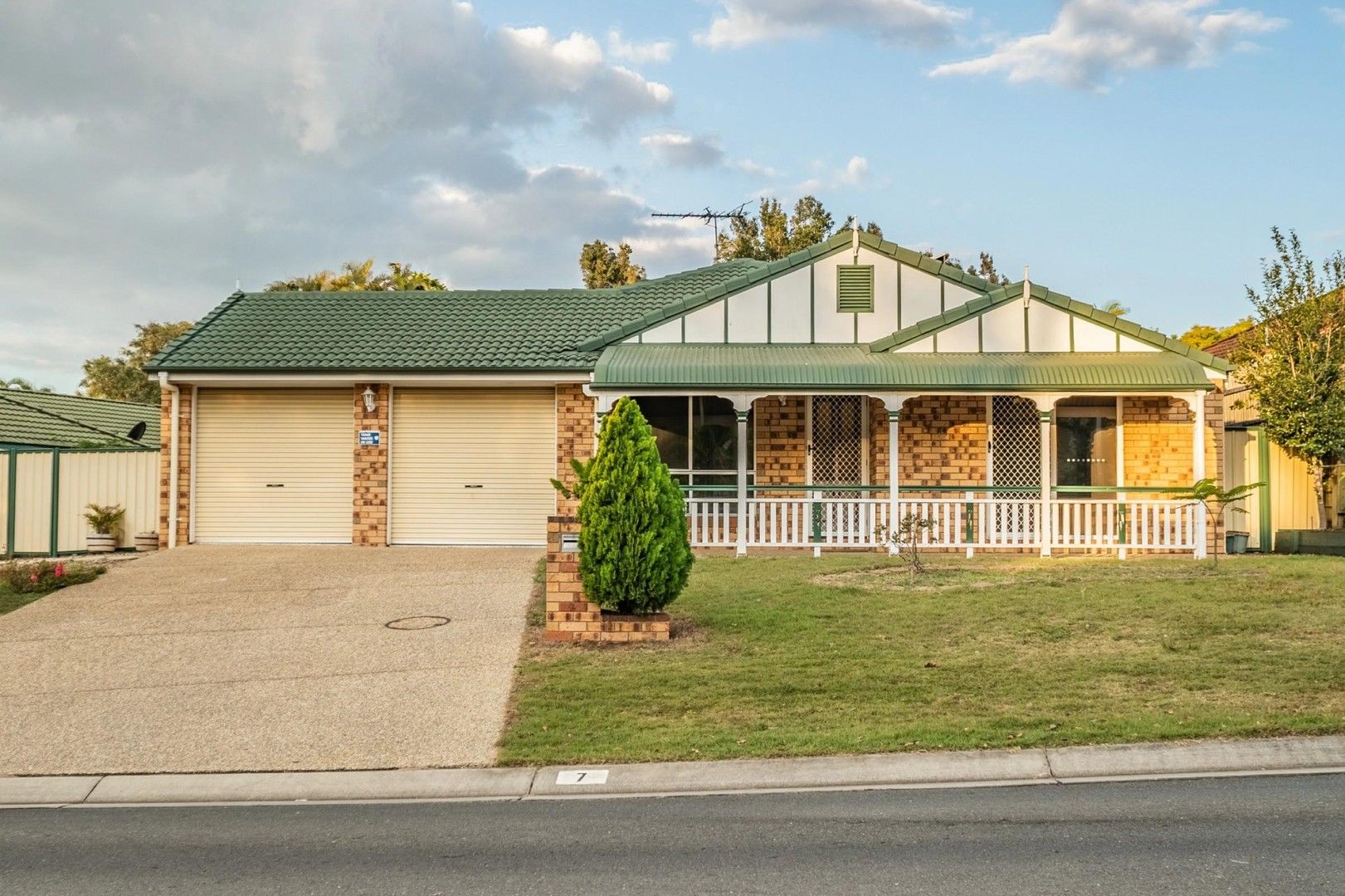 4 bedrooms House in 7 Regal drive REGENTS PARK NSW, 2143