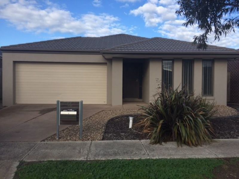 4 bedrooms House in 14 Mystic Grove POINT COOK VIC, 3030
