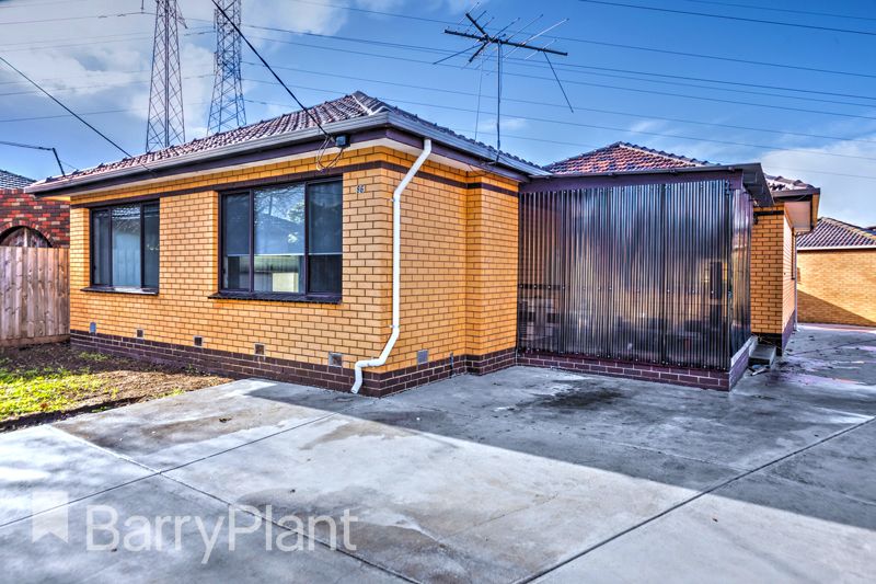 4 bedrooms Apartment / Unit / Flat in 1/86 Oleander Drive ST ALBANS VIC, 3021